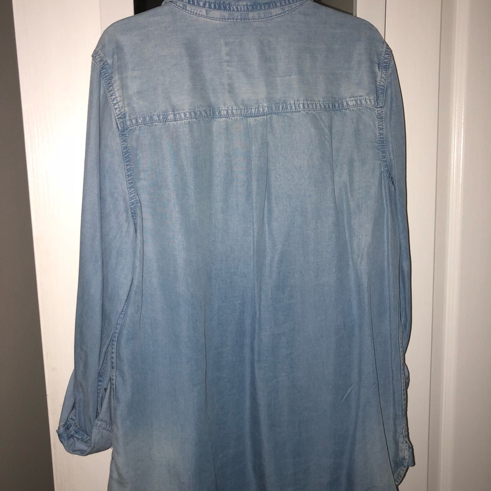 Target button down top - Picture 3 of 3